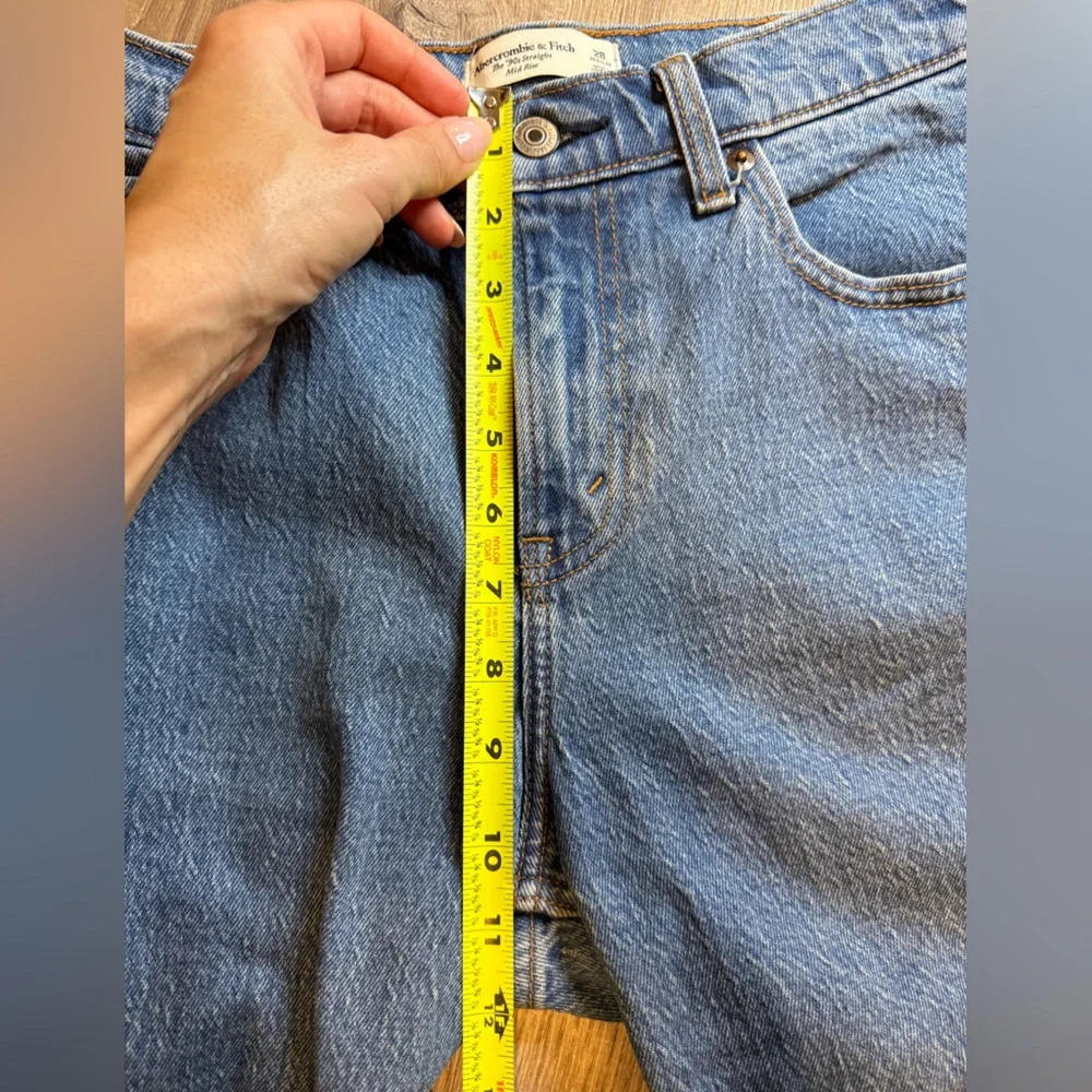 Abercrombie Curve Love Mid Rise 90s Straight Jean Size 28 - Picture 7 of 8